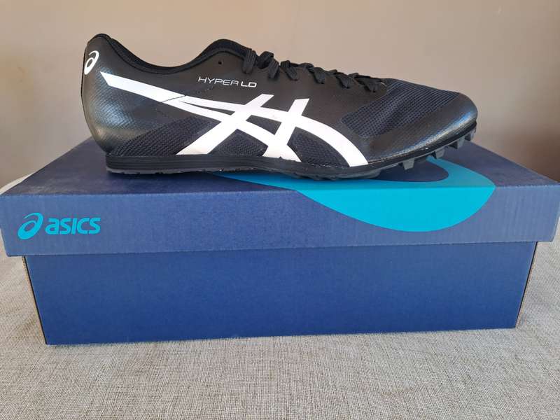 Asics Hyper LD 6 track and field shoe UK 10 / US 11 / EUR 45 / CM 29.0 (black/white)