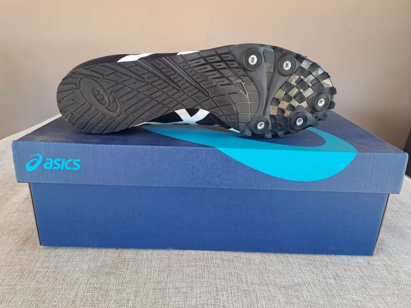 Asics Hyper LD 6 track and field shoe UK 10 / US 11 / EUR 45 / CM 29.0 (black/white)