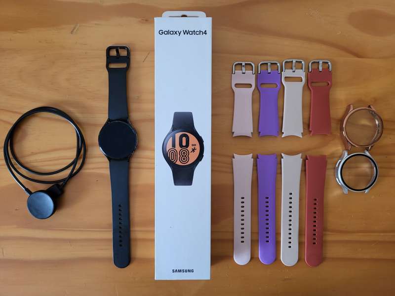 MEGA BUNDLE | Samsung Watch 4 | LTE | 44mm | Boxed With Accessories | Black