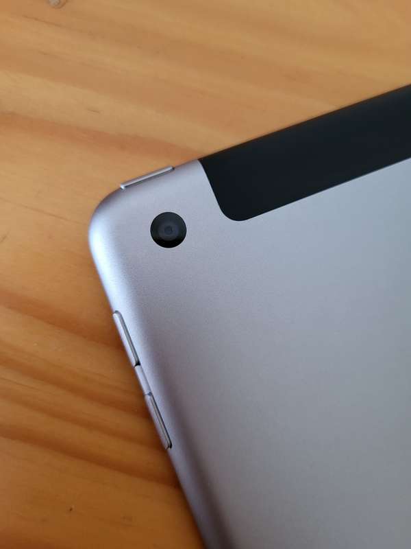 BUNDLE | MINT iPAD 6TH GEN | CELLULAR +WiFi