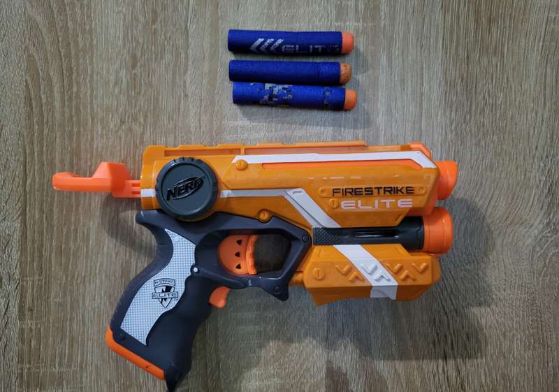 NERF GUN FIRESTRIKE ELITE | Light Beam Targeting