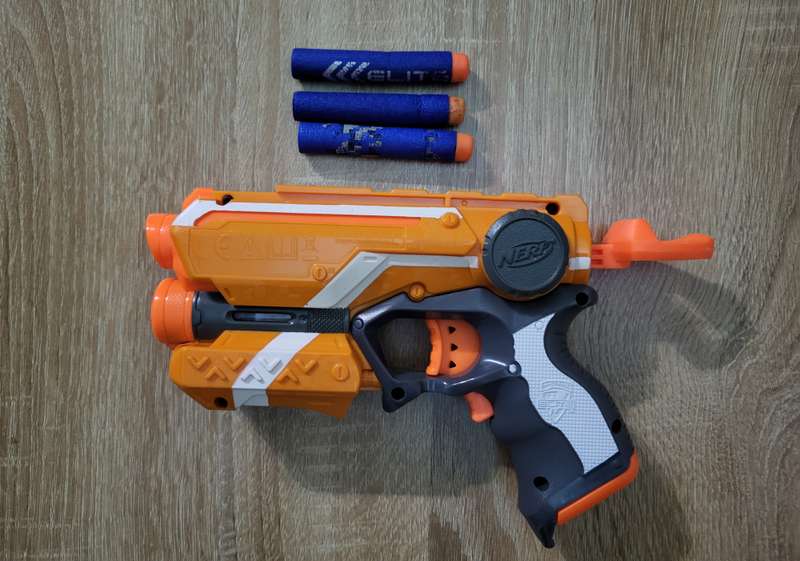 NERF GUN FIRESTRIKE ELITE | Light Beam Targeting