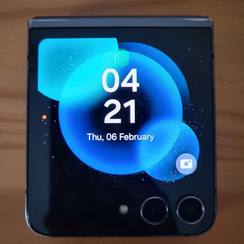 Samsung Z Flip 5 5G 256GB | With Accessories
