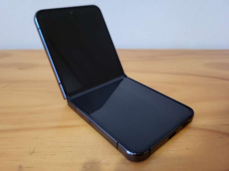 Samsung Z Flip 5 5G 256GB | With Accessories