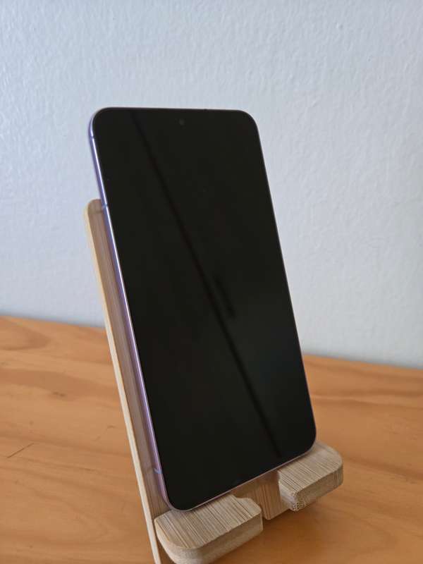 LIKE NEW Samsung S22 5G | 256GB | Boxed