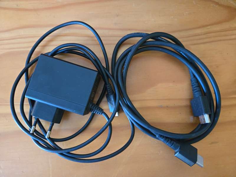 FULL NINTENDO SWITCH V2 BOXED + FREE MICRO SD CARD