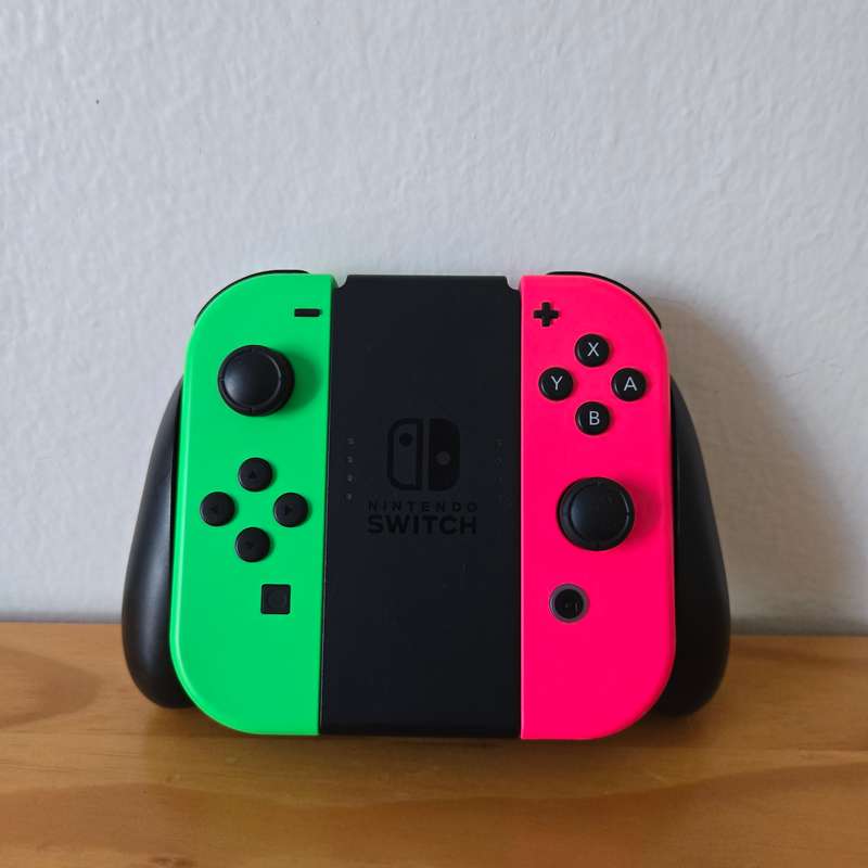FULL NINTENDO SWITCH V2 BOXED + FREE MICRO SD CARD