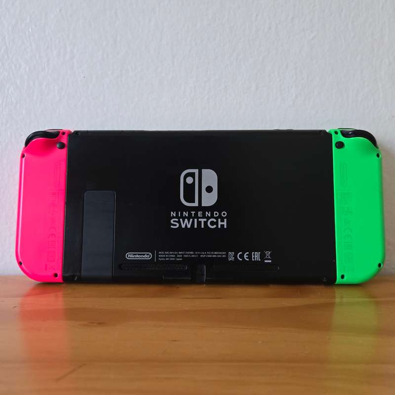 FULL NINTENDO SWITCH V2 BOXED + FREE MICRO SD CARD