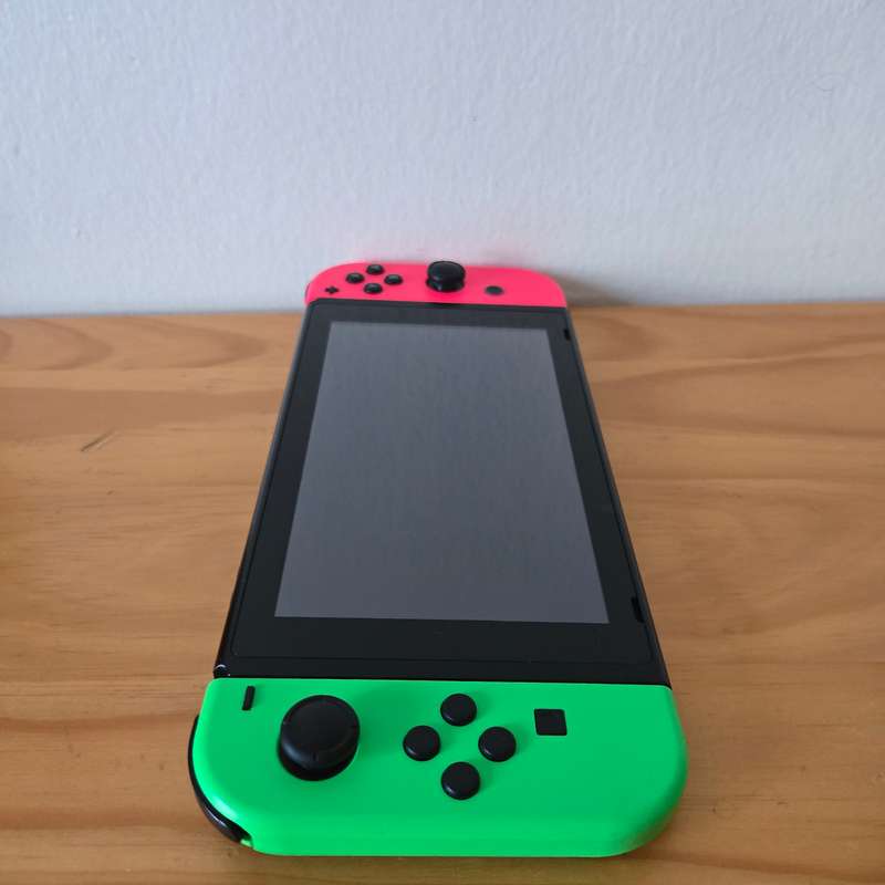 FULL NINTENDO SWITCH V2 BOXED + FREE MICRO SD CARD
