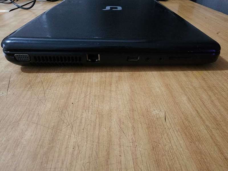 HP COMPAQ LAPTOP FOR SPARES PLEASE READ AD !!!