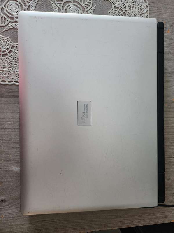 FUJITSU AMILO M1424 LAPTOP FOR SALE PLEASE READ AD !!!!