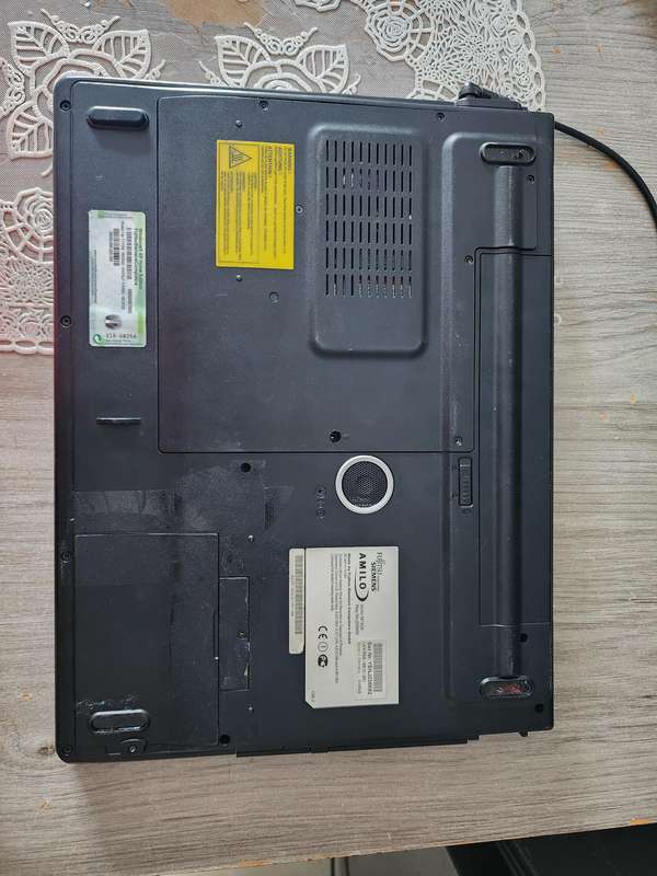 FUJITSU AMILO M1424 LAPTOP FOR SALE PLEASE READ AD !!!!