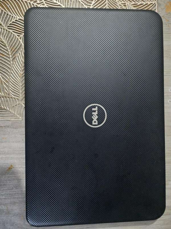 DELL INSPIRON 3737 I7 LAPTOP FOR SAPRES OR TO REPAIR PLEASE READ AD !!!