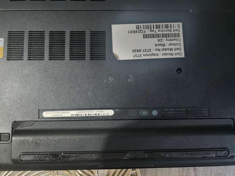 DELL INSPIRON 3737 I7 LAPTOP FOR SAPRES OR TO REPAIR PLEASE READ AD !!!