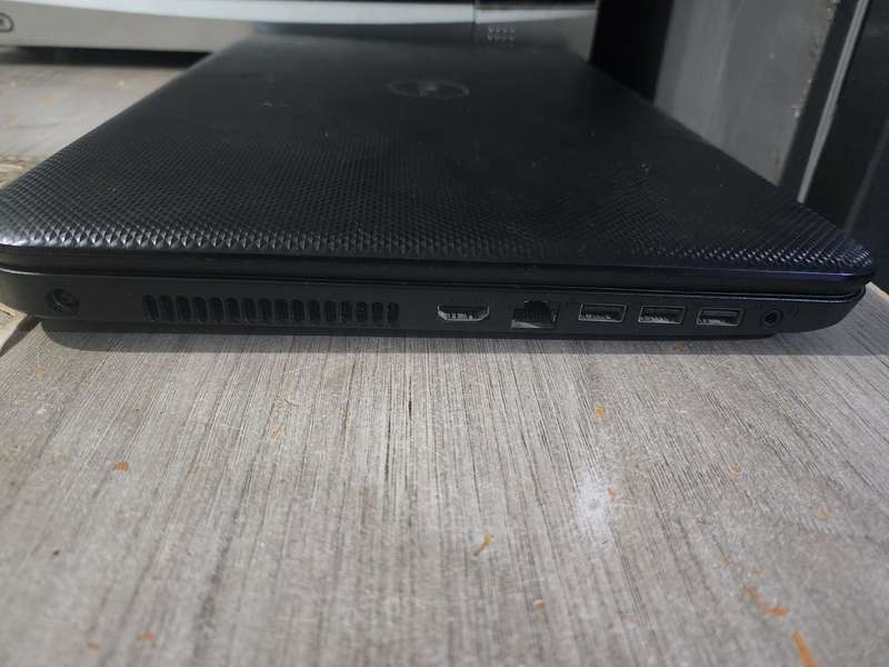 DELL INSPIRON 3737 I7 LAPTOP FOR SAPRES OR TO REPAIR PLEASE READ AD !!!