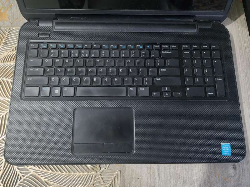 DELL INSPIRON 3737 I7 LAPTOP FOR SAPRES OR TO REPAIR PLEASE READ AD !!!