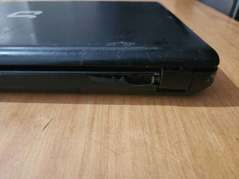 HP COMPAQ LAPTOP FOR SPARES PLEASE READ AD !!!