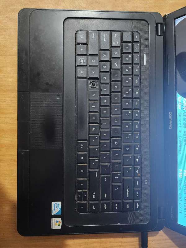 HP COMPAQ LAPTOP FOR SPARES PLEASE READ AD !!!