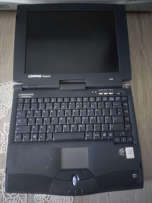 COMPAQ PRESARIO 1200 VINTAGE LAPTOP FOR SPARES OR REPAIR !!!!