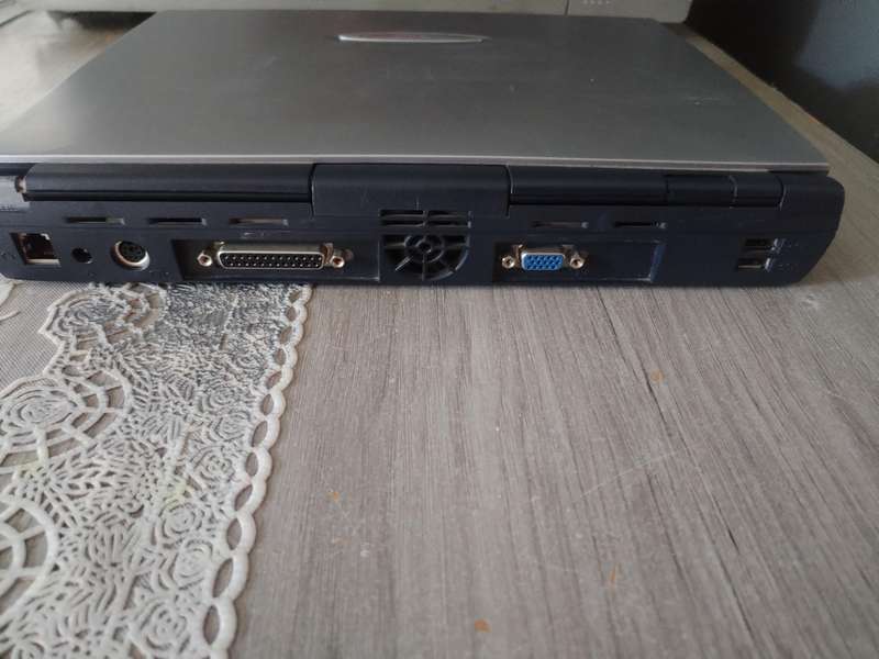 COMPAQ PRESARIO 1200 VINTAGE LAPTOP FOR SPARES OR REPAIR !!!!