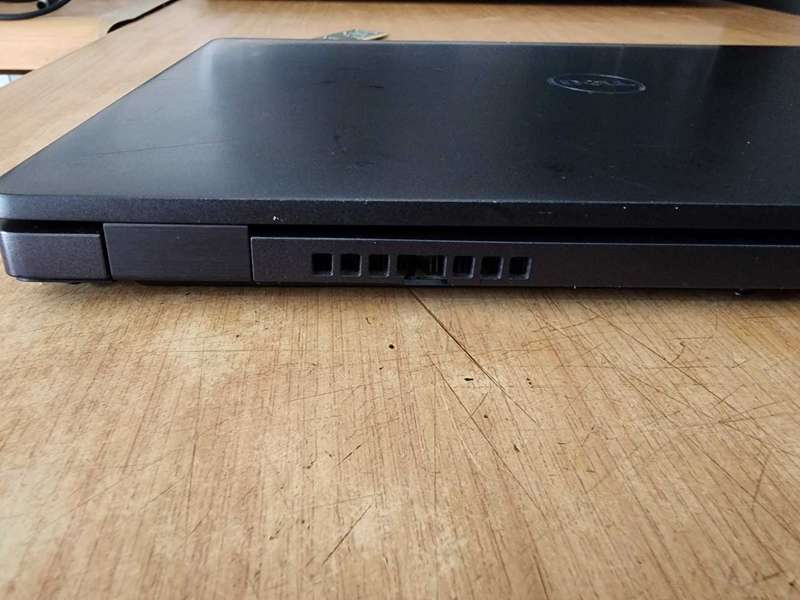 DELL LATITUDE 5300 i5 8TH GEN LAPTOP FOR SPARES PLEASE READ AD !!!!
