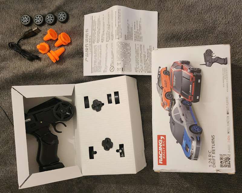 Drift Racing 1:24 RC 4 Wheel Drive + 2.4GHz Controller