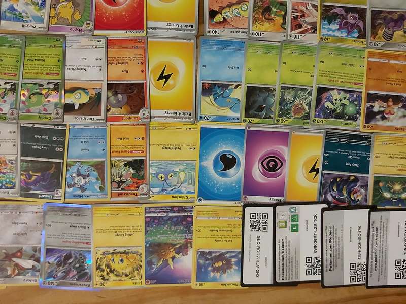 POKEMON TRADING CARDS
