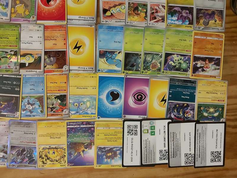 POKEMON TRADING CARDS