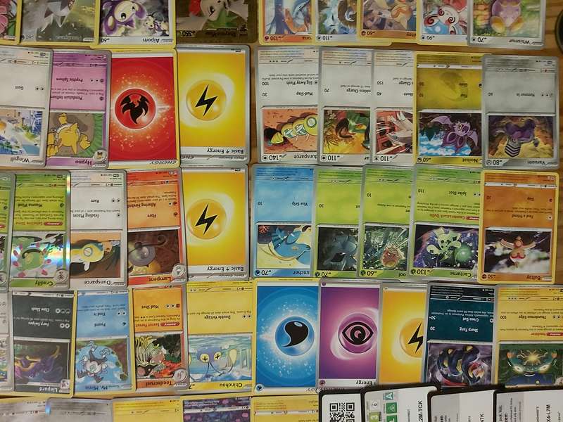 POKEMON TRADING CARDS