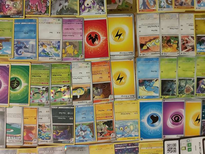 POKEMON TRADING CARDS