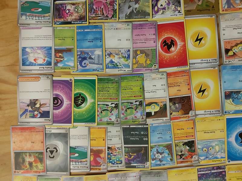 POKEMON TRADING CARDS