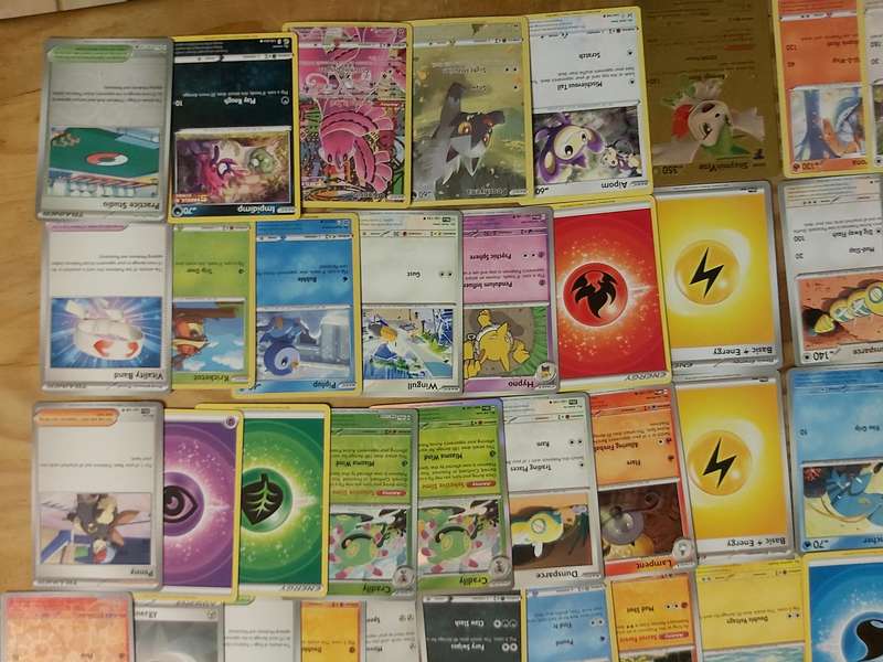 POKEMON TRADING CARDS