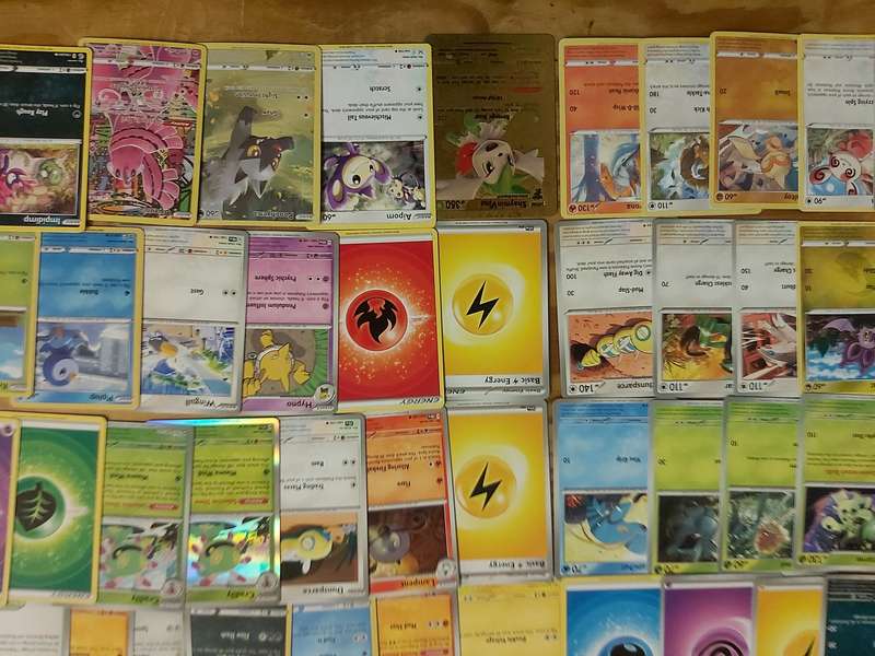 POKEMON TRADING CARDS