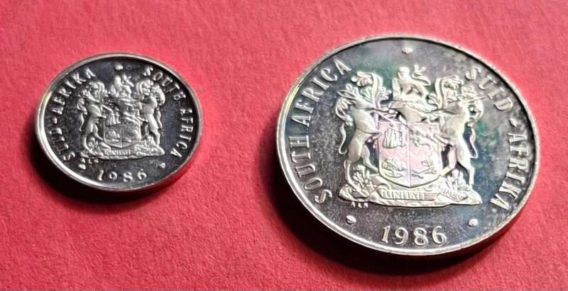 SOUTH AFRICA 50 Cent 1986 & 5c 1986 - in excellent condition!! see green/pink patina