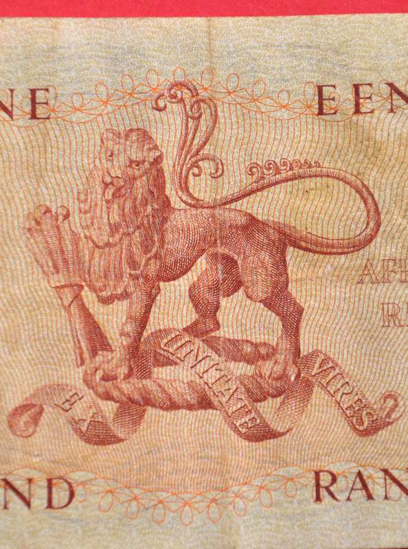 R1 1962, prefix Z2, E/A, G Rissik, 1st issue ***very rare replacement note*** Hern #318
