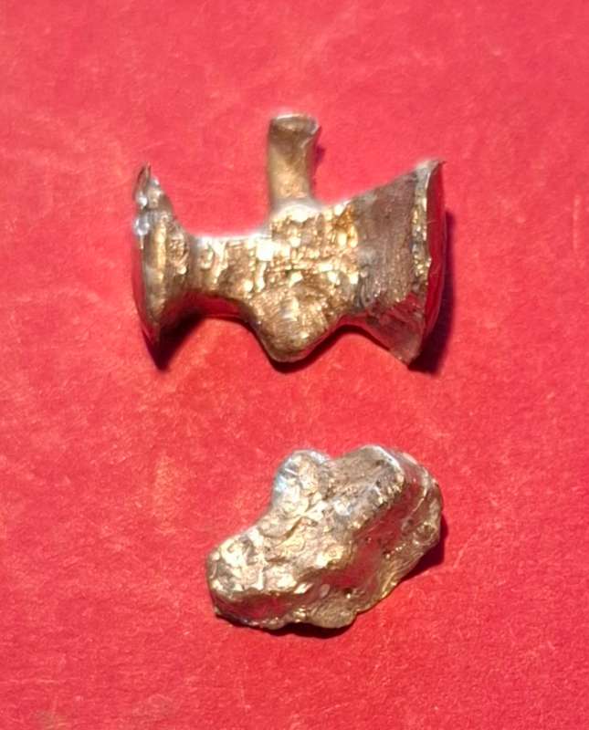 GOLD pieces 1.93 - 1.94 grams,  16.63 kt and 16.33 kt (yellow gold, two pieces) - view all 13 photos