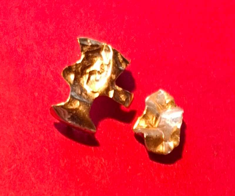 GOLD pieces 1.93 - 1.94 grams,  16.63 kt and 16.33 kt (yellow gold, two pieces) - view all 13 photos