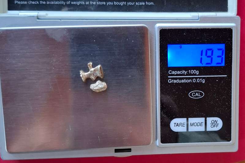 GOLD pieces 1.93 - 1.94 grams,  16.63 kt and 16.33 kt (yellow gold, two pieces) - view all 13 photos