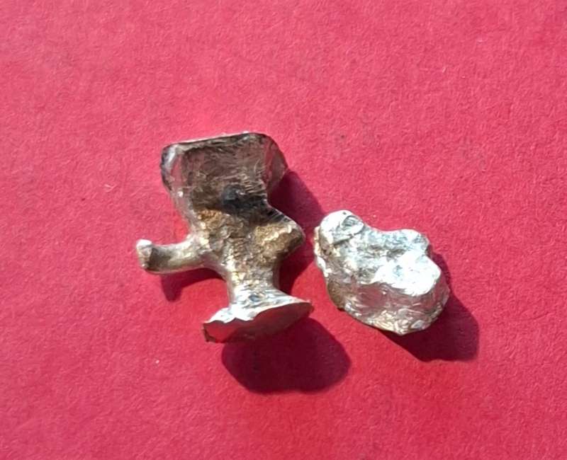 GOLD pieces 1.93 - 1.94 grams,  16.63 kt and 16.33 kt (yellow gold, two pieces) - view all 13 photos