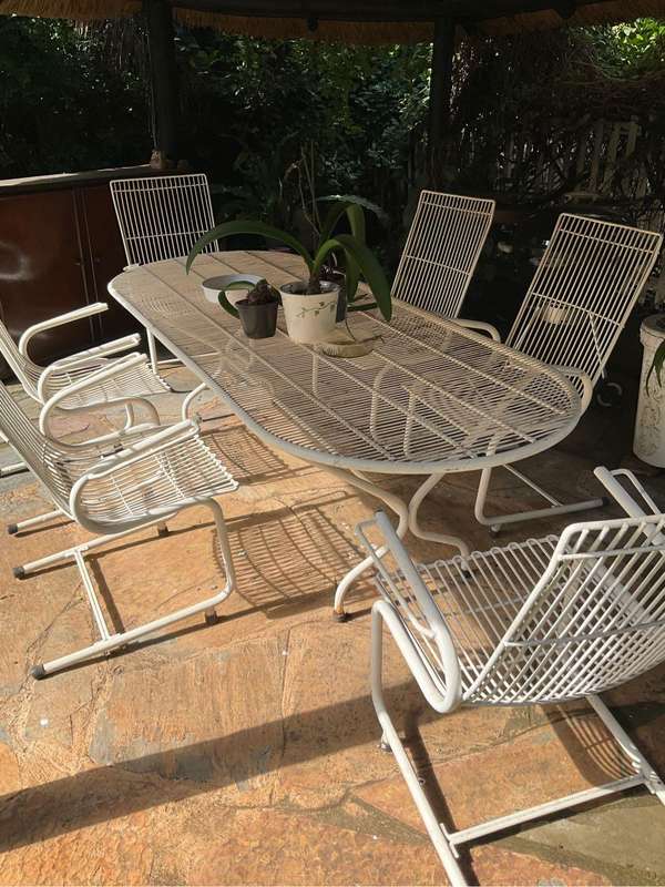 Outdoor gardens set - table and 6 chairs