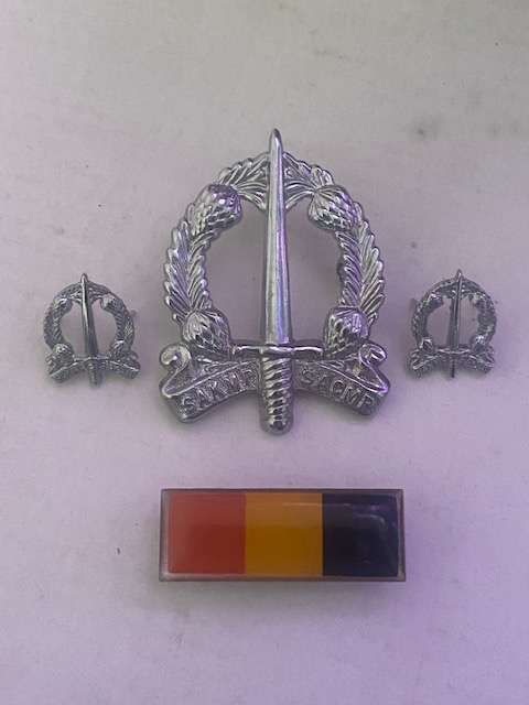 Military Police cap badge with Bar and collar badges, All Pins