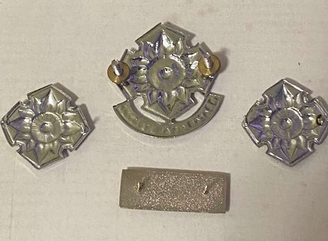 Women`s College Corps Cap, shoulder badges with Bar All Pins