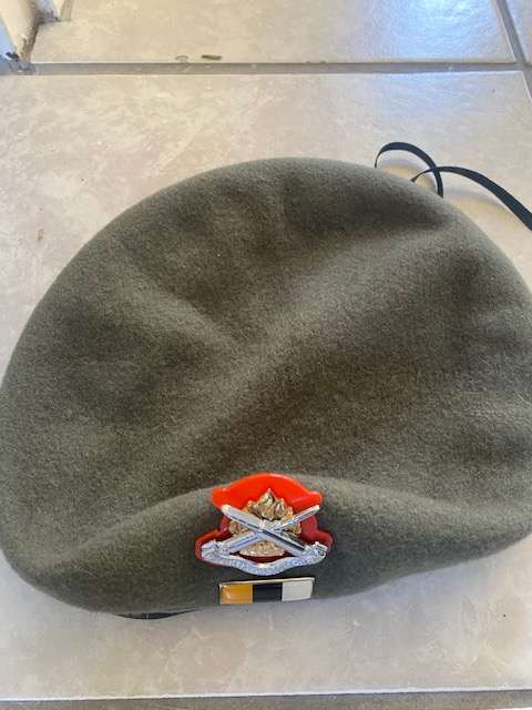 SA Armoured Corps Beret, Cap badge with Bar. All pins