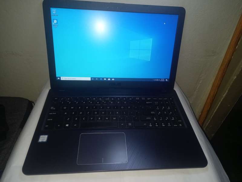 Asus Core i3 - 6th Gen 4gig Ram 1 Terabyte