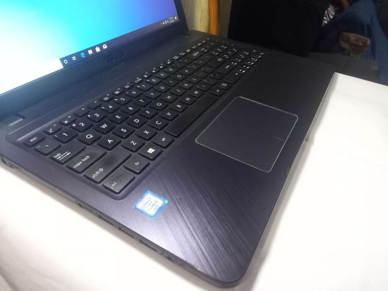 Asus Core i3 - 6th Gen 4gig Ram 1 Terabyte