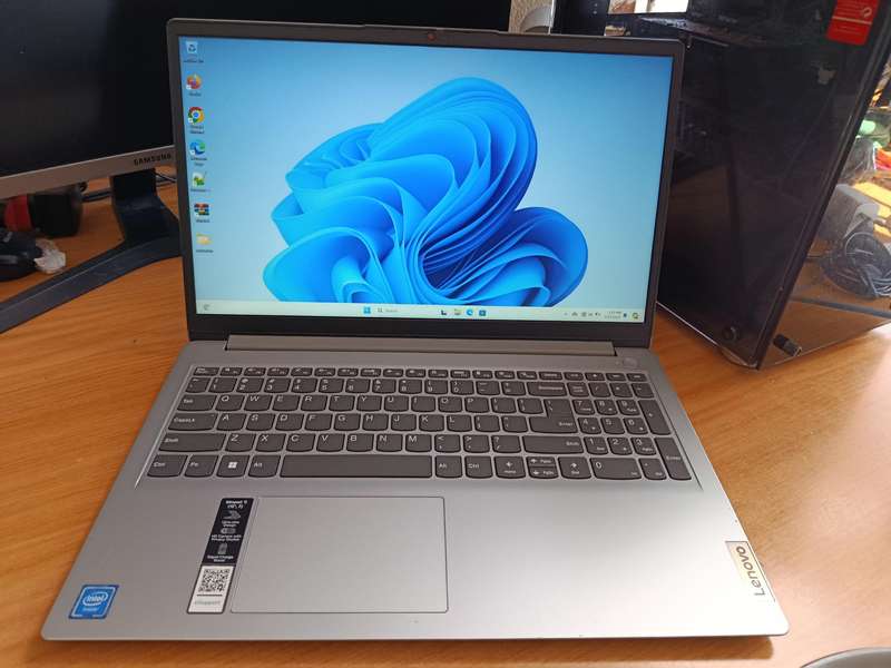 Slim Lenovo S145 8gig Ram ddr4 256SSD
