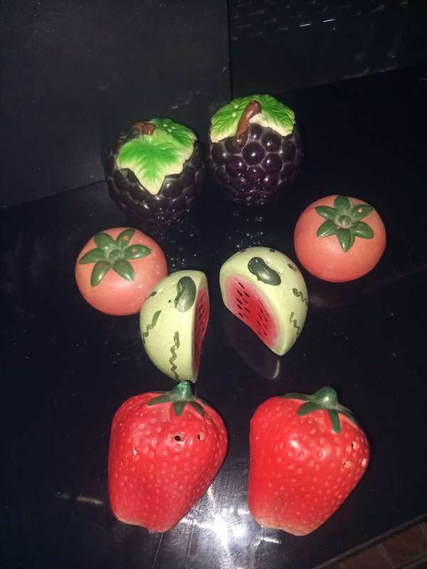Assorted salt and pepper shakers lot (2 of 2)