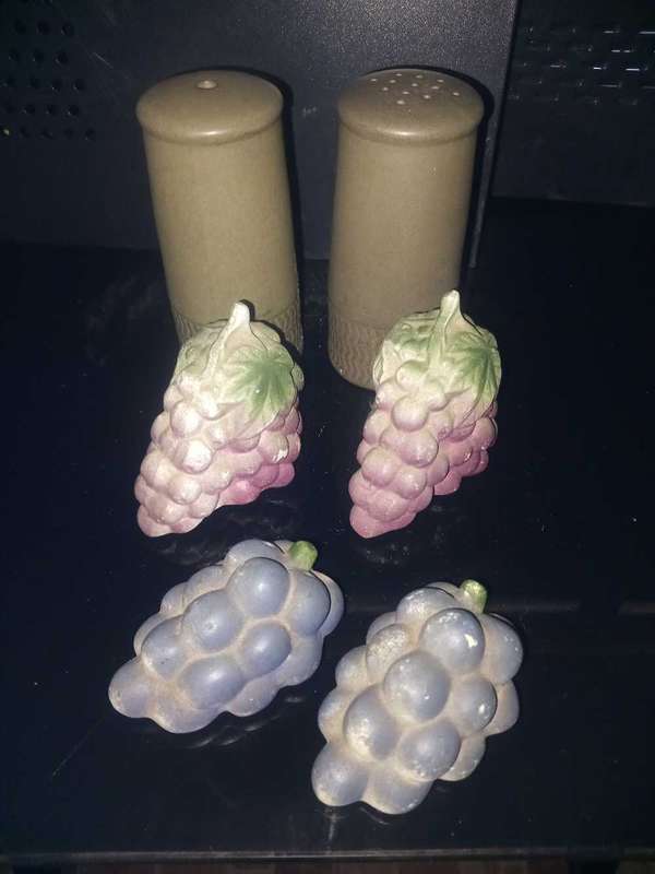 Assorted salt and pepper shakers(Lot 1 of 2)