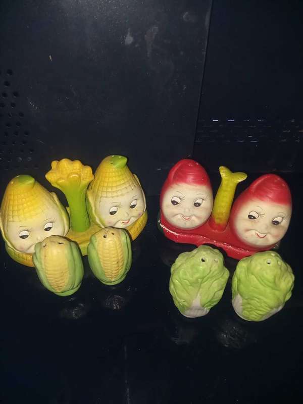 Assorted salt and pepper shakers lot (2 of 2)