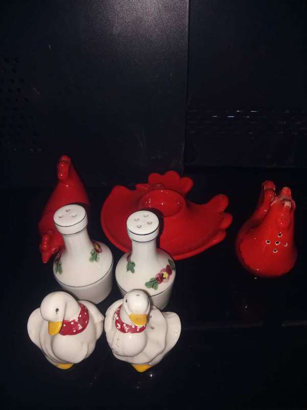 Assorted salt and pepper shakers lot (2 of 2)